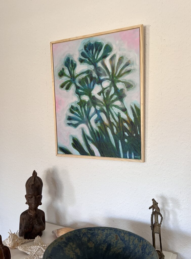 Das Bild Schattenspuren 2 in wohnlichem Ambiente